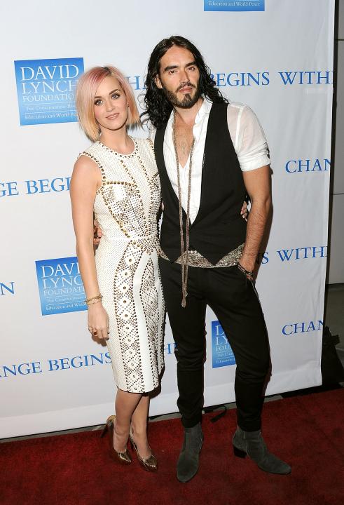 Katy Perry poses alongside Miranda Kerr on red carpet - ABC News