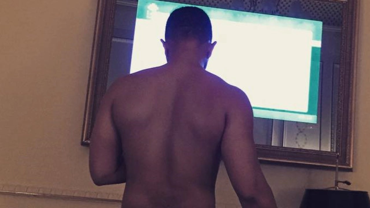 Chrissy Teigen Posts Naked Picture of John Legend Because She Can |  Entertainment Tonight