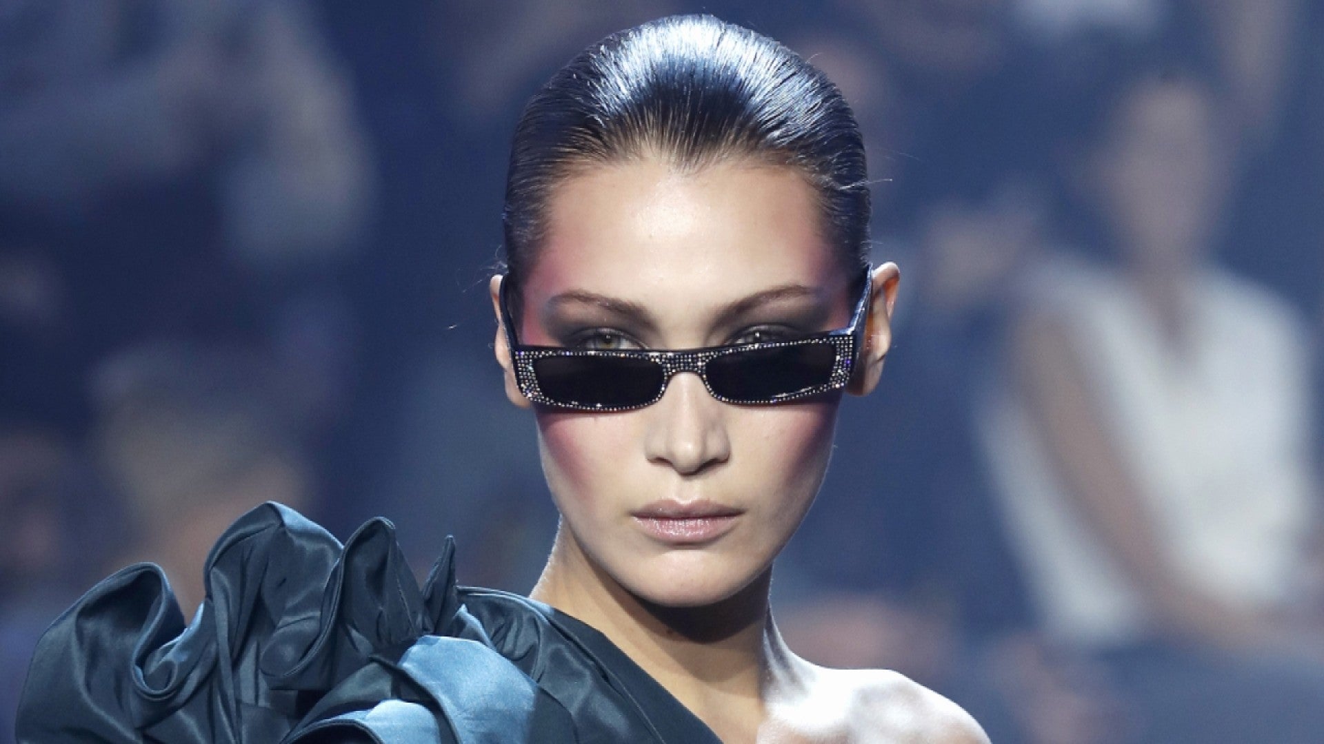 Bella Hadid Suffers Wardrobe Malfunction On The Runway In Paris Haute Couture Fashion Week Pics Entertainment Tonight