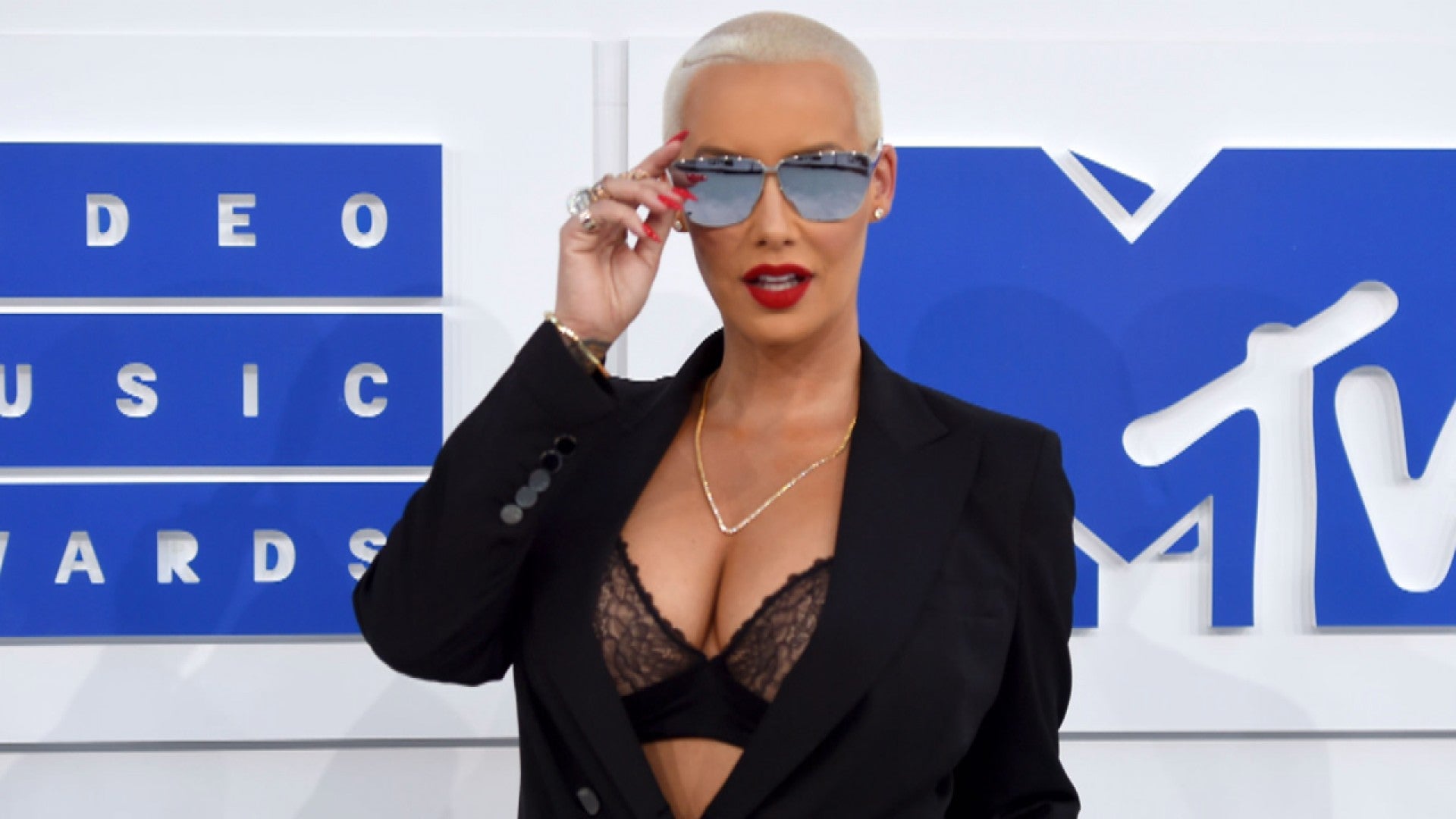 Amber Rose shows off her new D-cup boobs after undergoing breast reduction  surgery