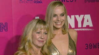 Tonya Harding Makes Surprise Appearance at 'I, Tonya' Premiere -- and Shuts Down the Carpet!