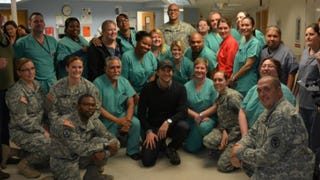 Bradley Cooper Surprises Wounded Troops At 'American Sniper' Screening