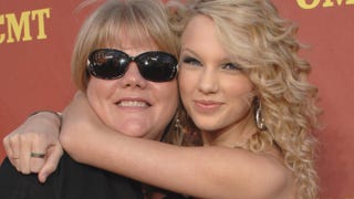 Taylor Swift Reveals Mom's Cancer Diagnosis