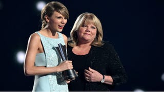 Taylor Swift's Mom Presents Her With Milestone Award