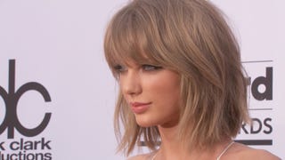 Taylor Swift's Mom Thinks it's 'Starbucks Lovers' Too!