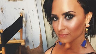 Demi Lovato Rocks Skimpy Bra and Daisy Dukes!