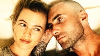 Adam Levine Shaves Off All His Hair!