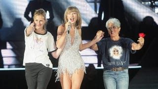Taylor Swift Brings Julia Roberts on Stage, Gives Shout-Out to Godson