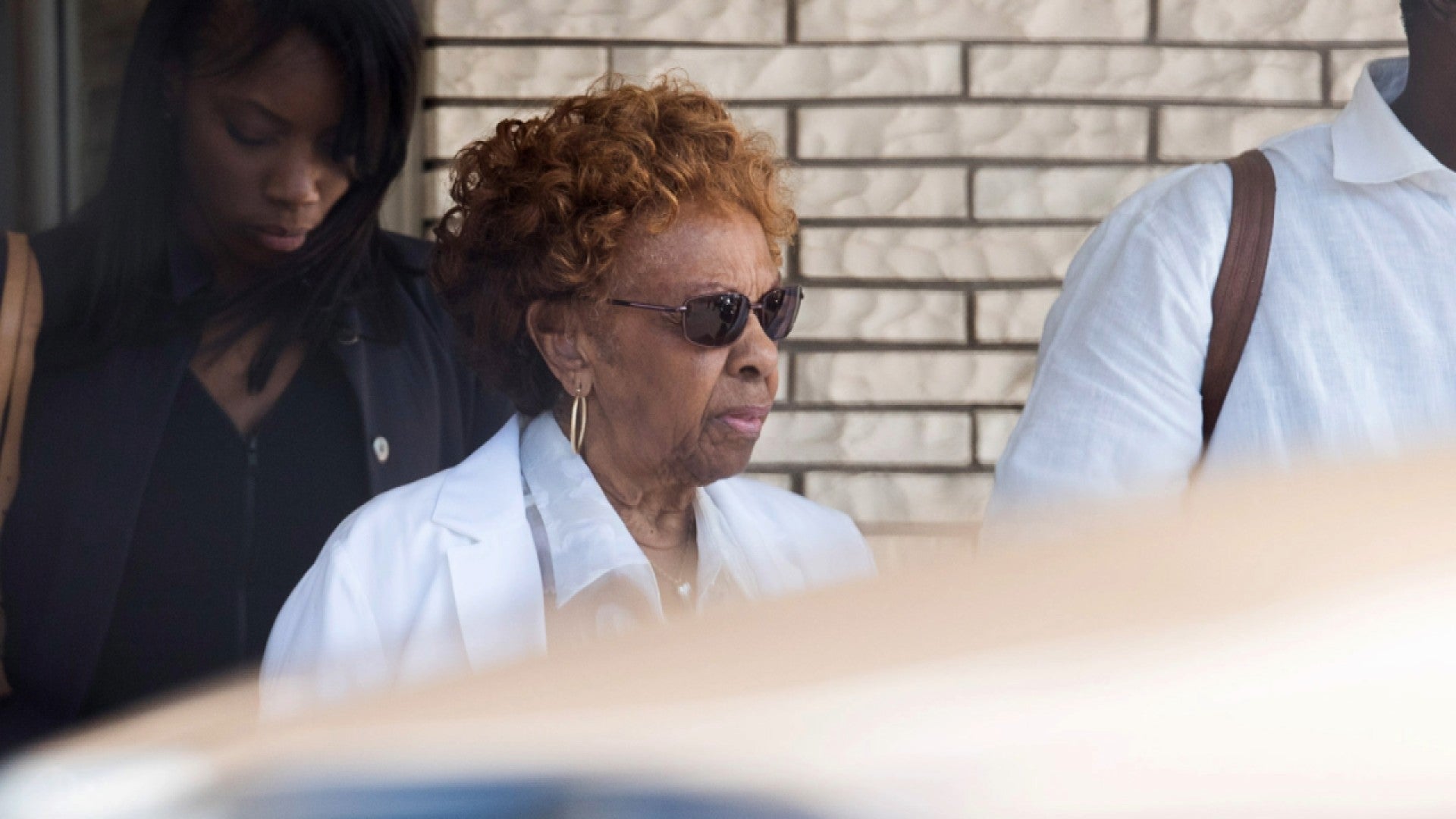 Bobbi Kristina Brown S Heartbreaking Burial Service Asks For Prayers For Cissy Houston Entertainment Tonight