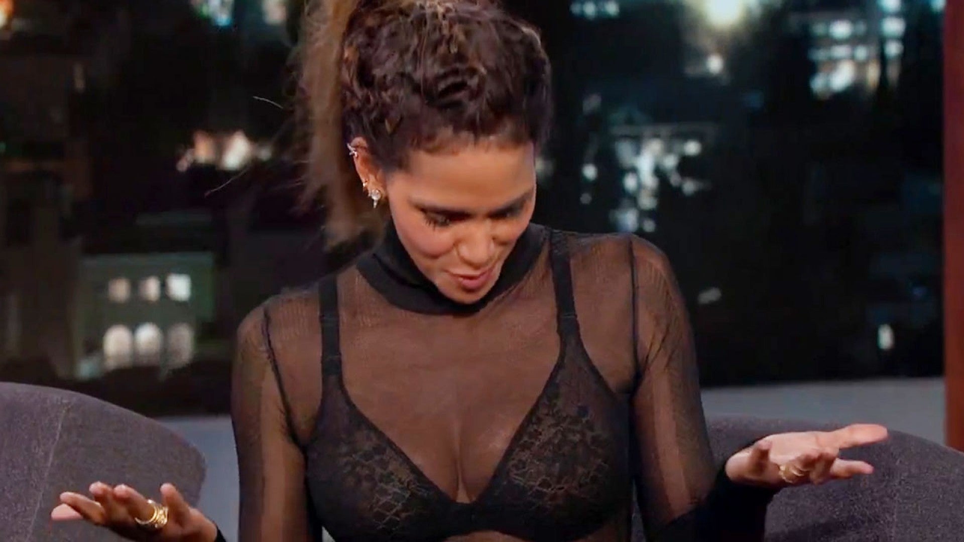 1920px x 1080px - Halle Berry Bares Her Bra on 'Jimmy Kimmel Live!'