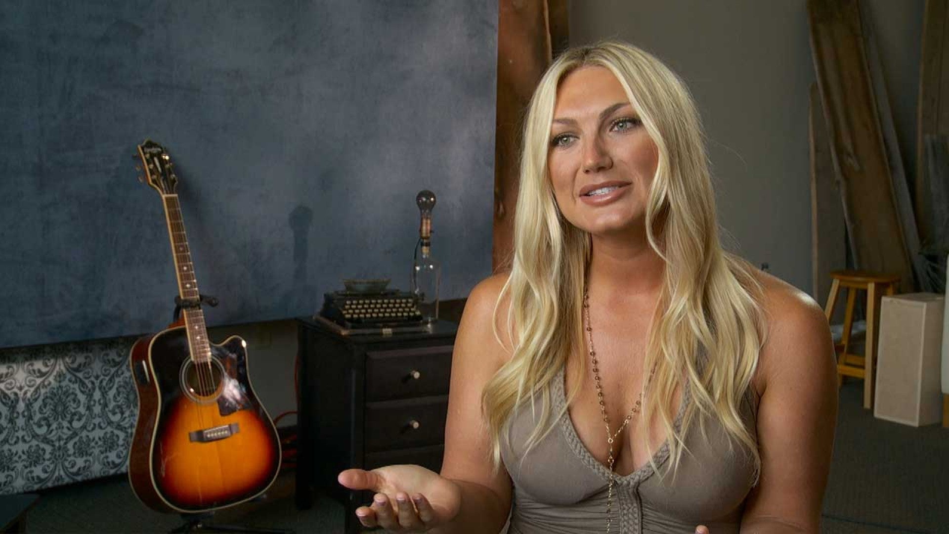 EXCLUSIVE Brooke Hogan Defends Her Dad Hulk Hogans Racist Rant Its Not Who He Really Is Entertainment Tonight