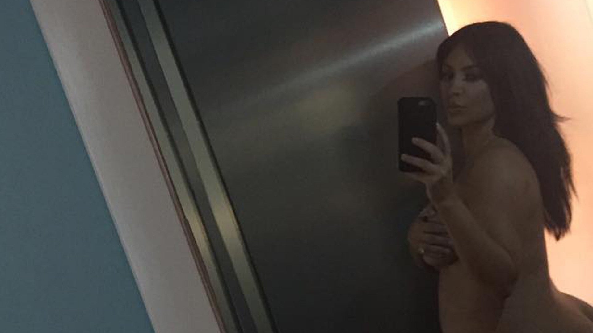 Kim Kardashian Nude - Kim Kardashian Shares Completely Naked Pregnancy Selfie