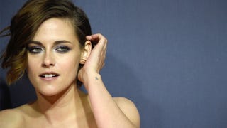 Kristen Stewart Poses Nude For Mario Testino's 'Towel Series'