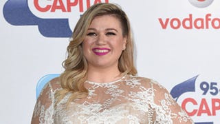 Kelly Clarkson Reveals She's Having a Boy in Adorable Photo Announcement