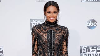Ciara Multitasks at the American Music Awards, Tracks Russell Wilson's Seahawks Game!