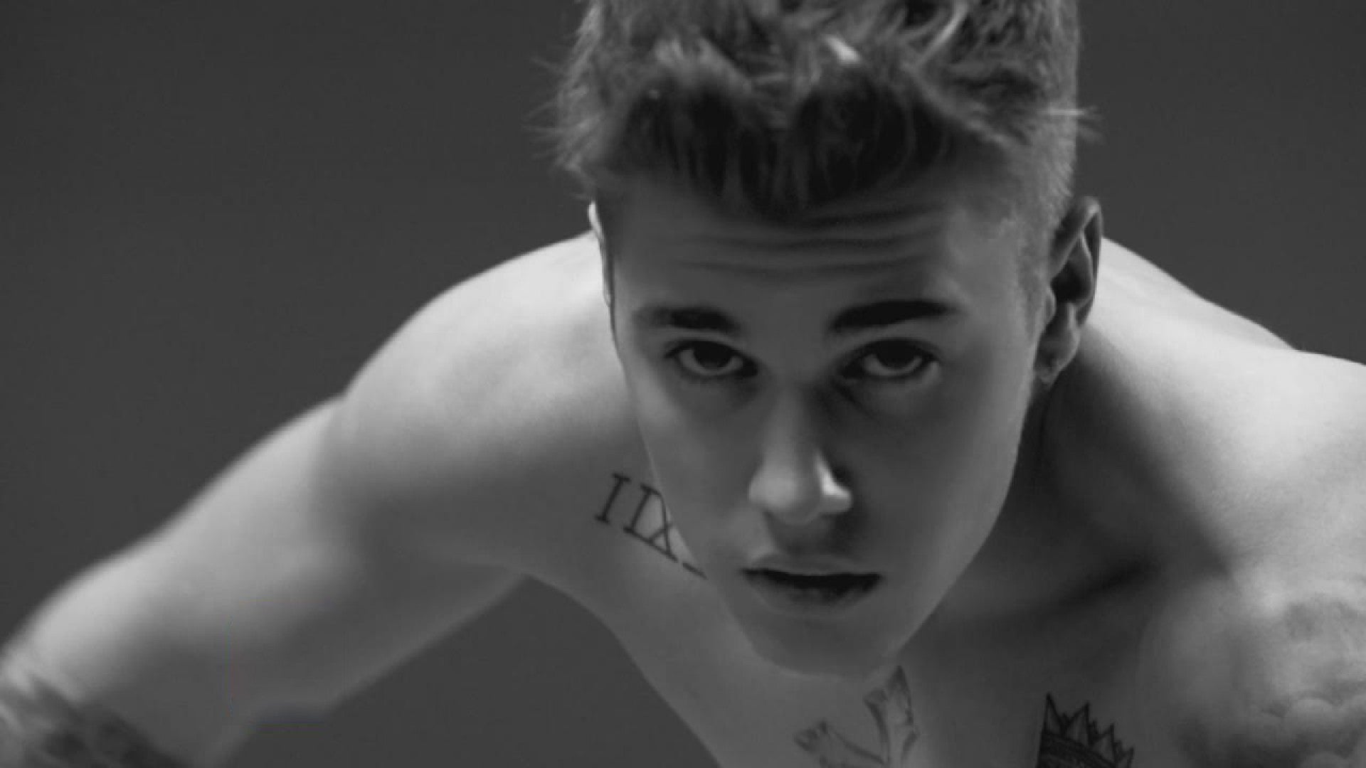 2015 The Year We Saw Justin Bieber Naked, and He was Only Sort of OK With It image