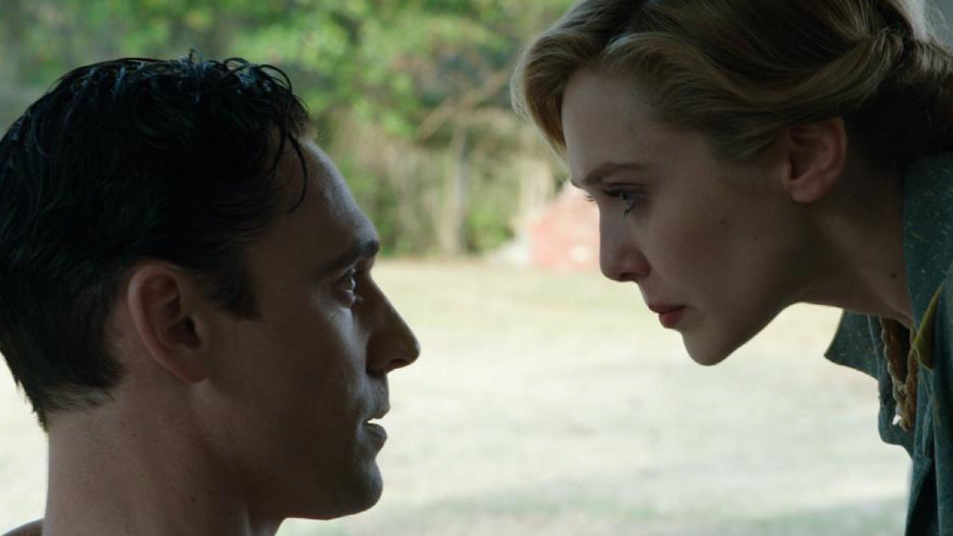Elizabth Olsen Sex - Tom Hiddleston and Elizabeth Olsen's Chemistry is Undeniable in Emotional  'I Saw The Light' Trailer