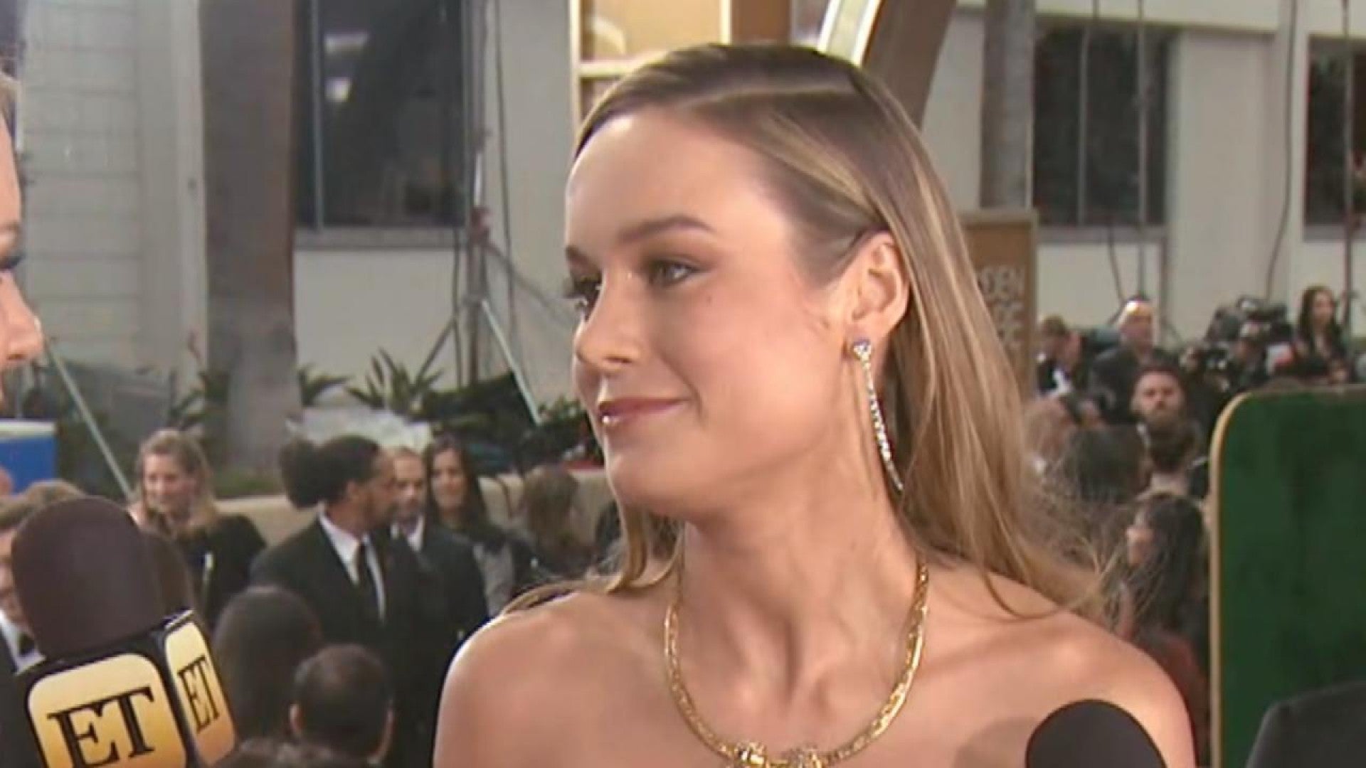 Brie Larson Reveals The Funny Golden Globe Advice Emma Stone Gave Her