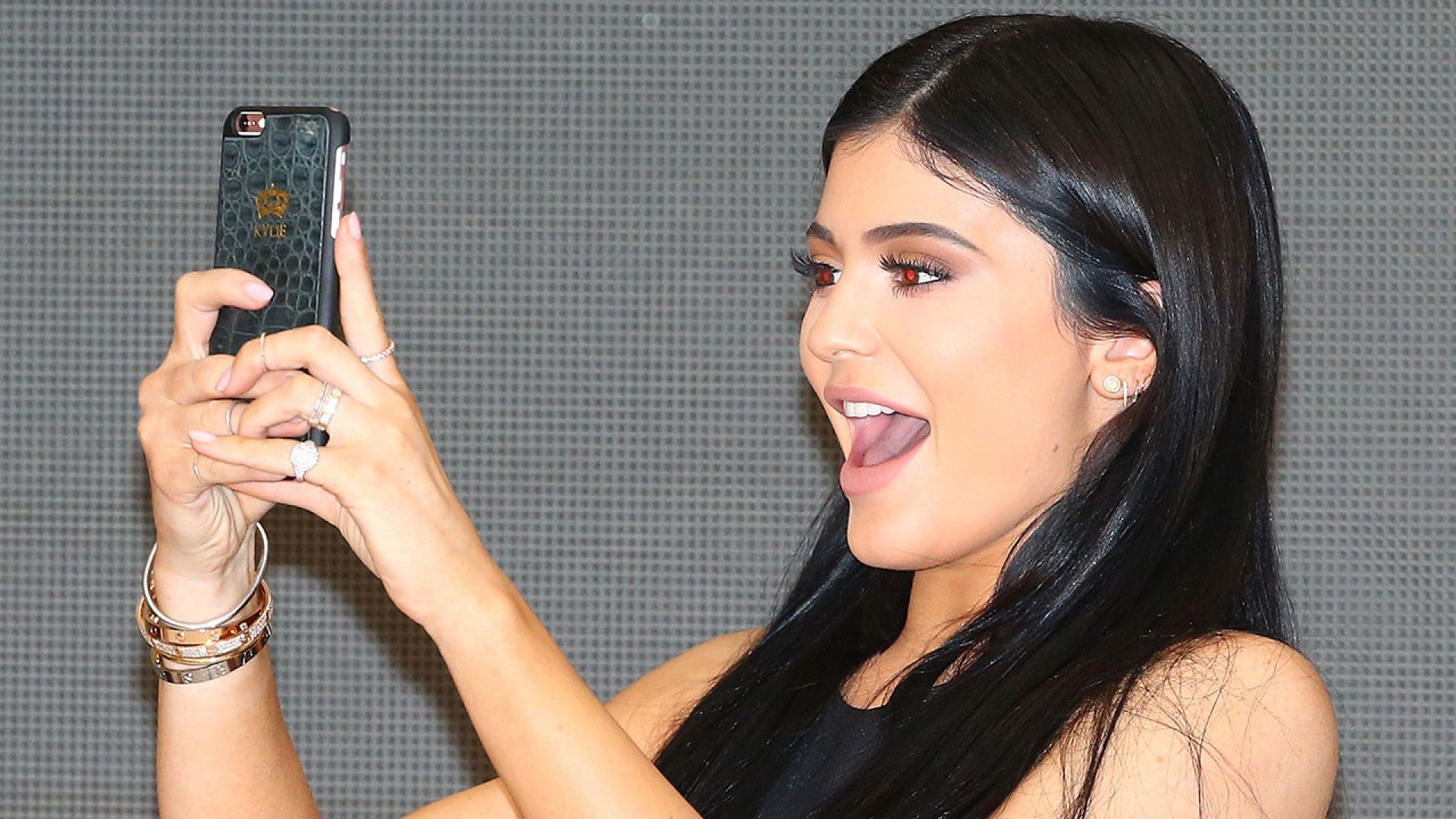 Kylie Jenner's Cartier Bracelet Has Been Stuck on Her Wrist for 4 Years |  Entertainment Tonight