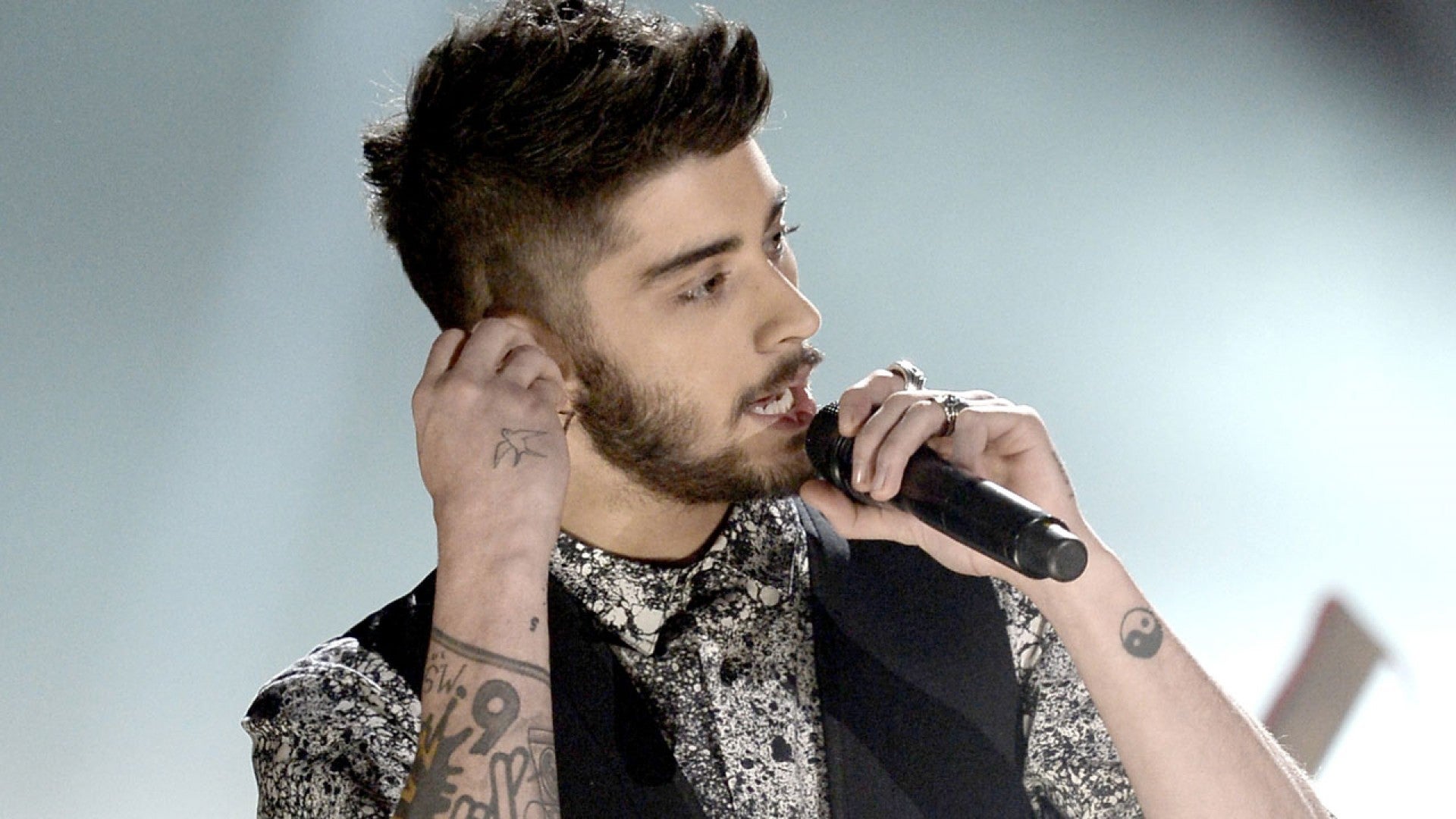Zayn Malik Reveals He S Not On Speaking Terms With Members Of One Direction Certain People Have Pride Issues Entertainment Tonight Zayn malik has quit one direction following five years with the boy band. zayn malik reveals rift with one direction says he likes chunky women