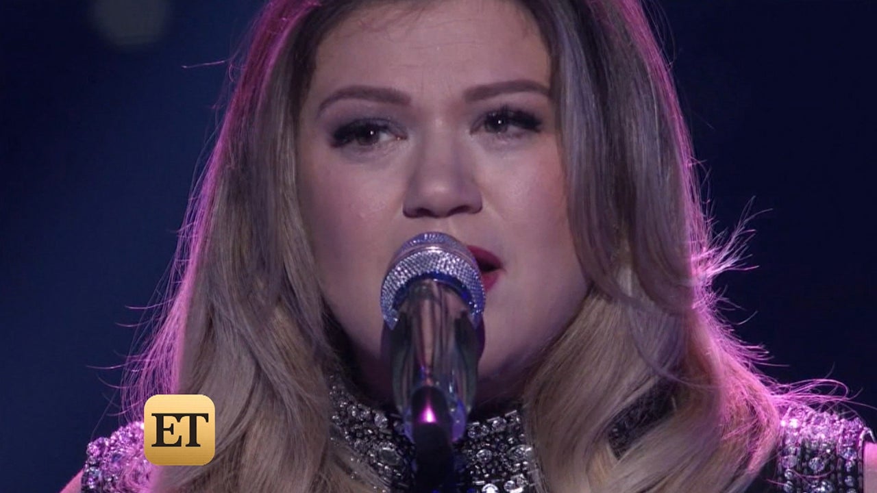 Kelly Clarkson's Emotional 'Idol' Performance Brings Down the House