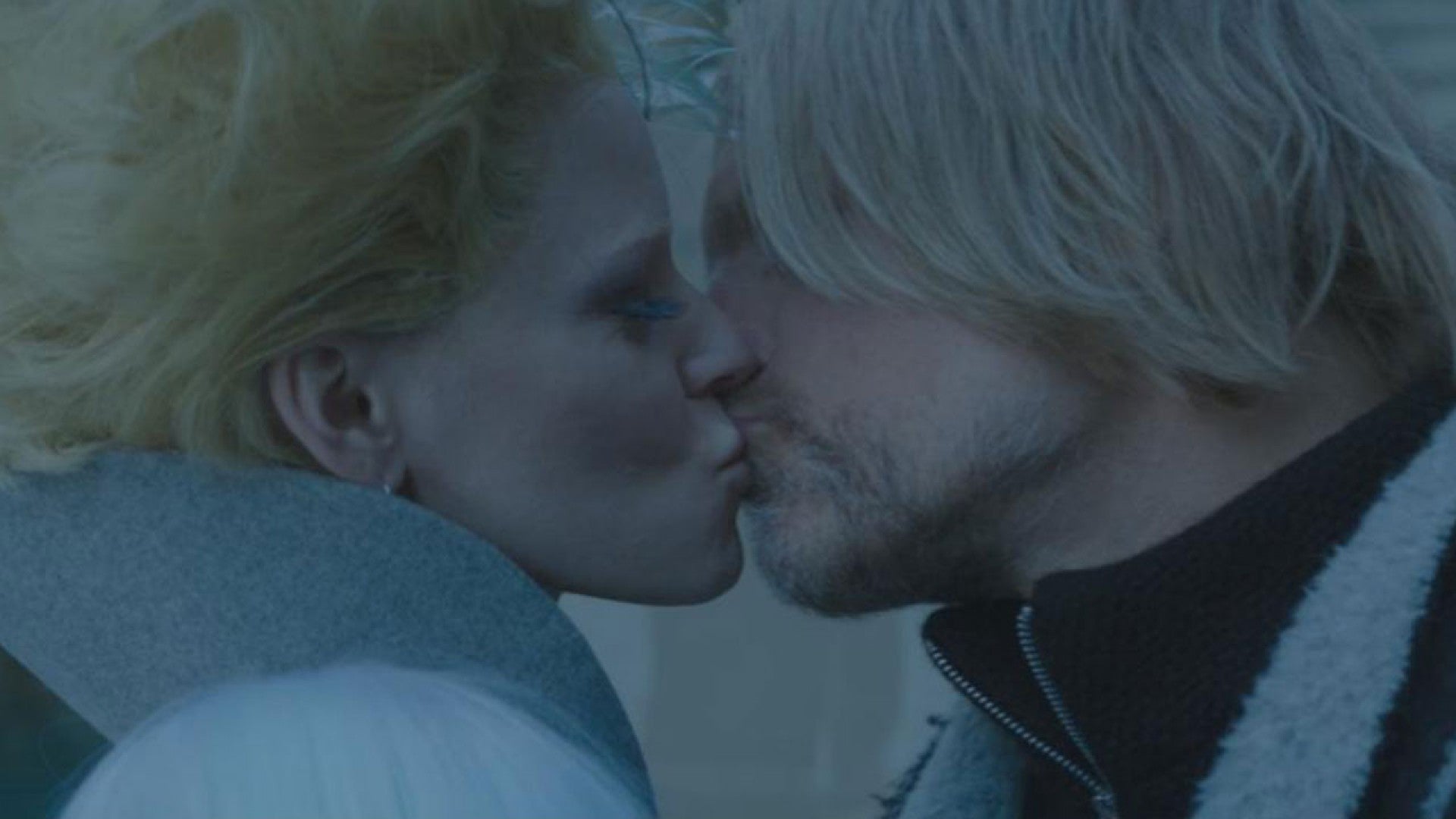 EXCLUSIVE: Woody Harrelson Admits Crush on Elizabeth Banks, Steals Kiss  While Filming 'Hunger Games'