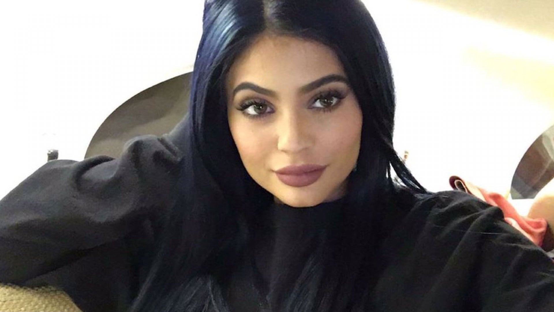 Kylie Jenner Surprises Fans By Debuting Navy Blue Hair Days After Saying  Her Locks Are 'Destroyed' | Entertainment Tonight