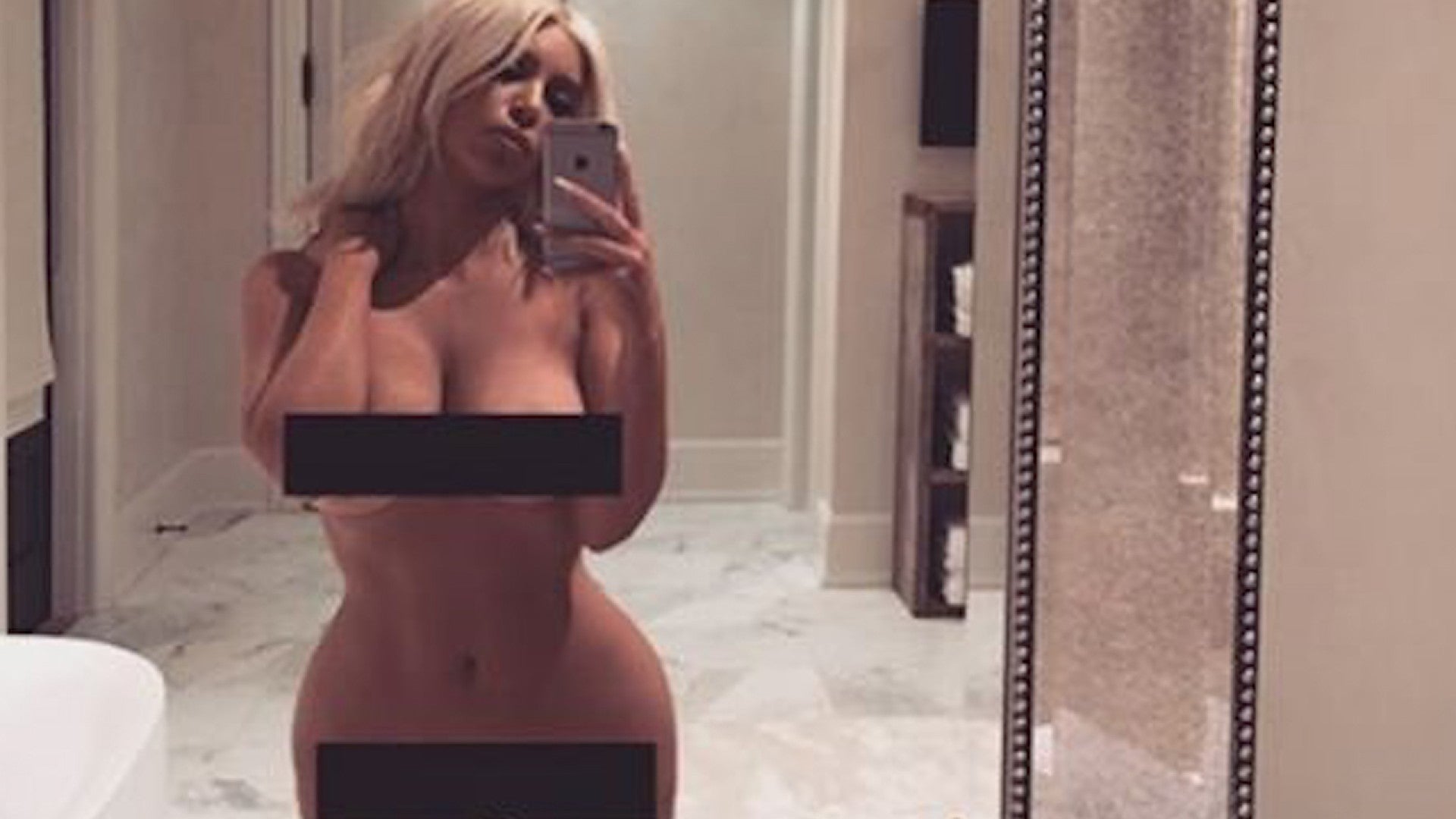 Kim Kardashian Completely Nude