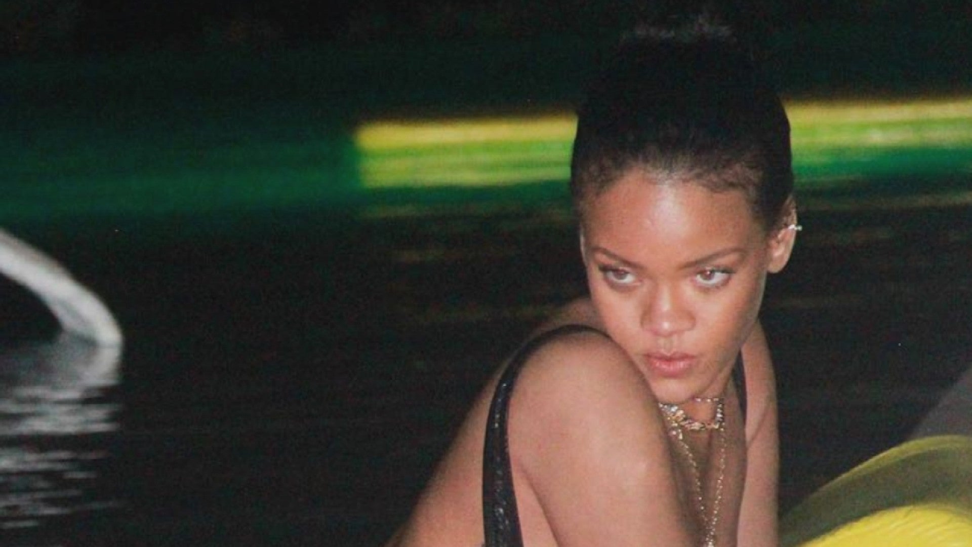 rihanna shows off major booty in super