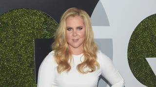 Amy Schumer Flaunts Her Figure in a Tiny Bikini in Hawaii