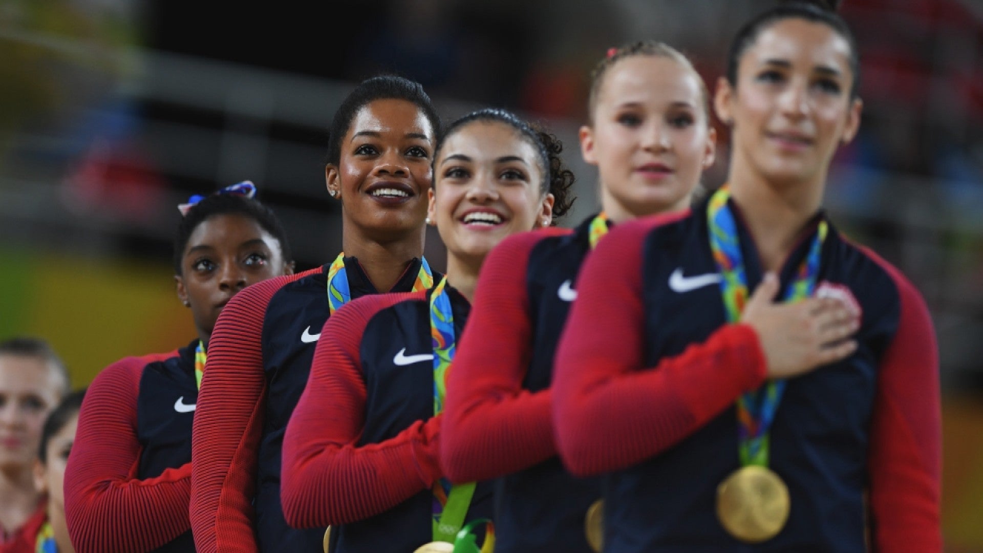 Gabby Douglas Apologizes For Not Placing Hand Over Heart At The Olympics Entertainment Tonight
