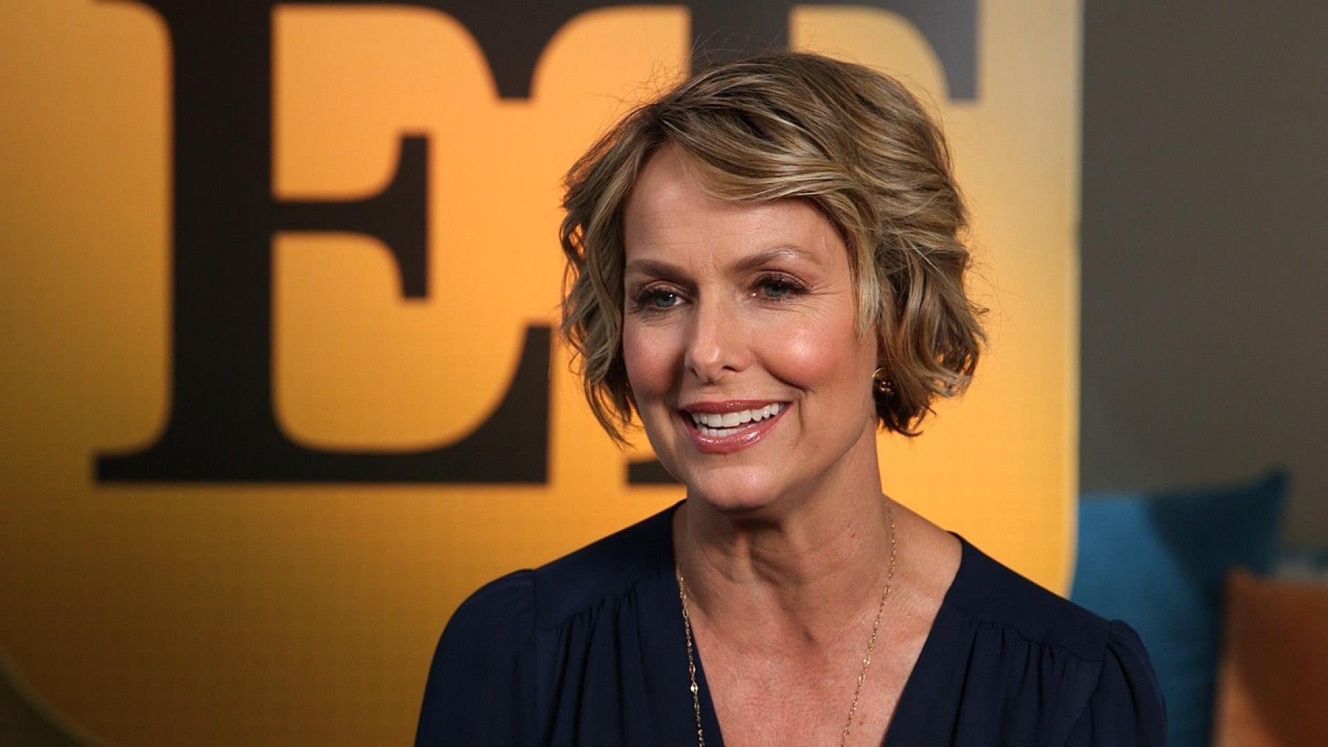 Exclusive Transparent Star Melora Hardin Reveals Her Top 5 Jan Moments On The Office Entertainment Tonight