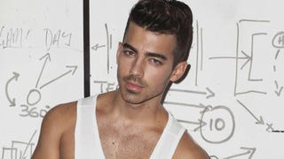 Joe Jonas Strips Down for Sexy New Photo Shoot, Talks Watching ...
