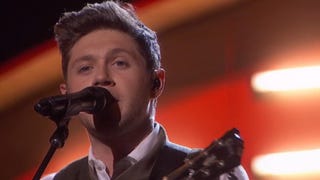 Watch Niall Horan Perform 'This Town' at the 2016 AMAs