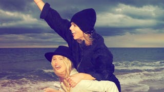 Taylor Swift Nails the Mannequin Challenge, Breaks It Down