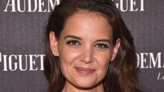 Katie Holmes Kicks Off New Year With Makeup-Free Selfie