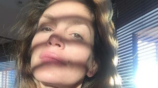 Cindy Crawford Is Flawless in Makeup-Free Selfie