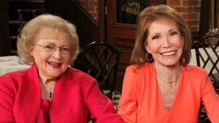 Betty White Pays Tribute to Mary Tyler Moore