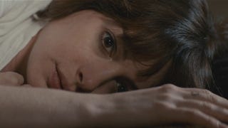 'Colossal' Trailer: Anne Hathaway Hilariously Controls a Mysterious Monster Invasion