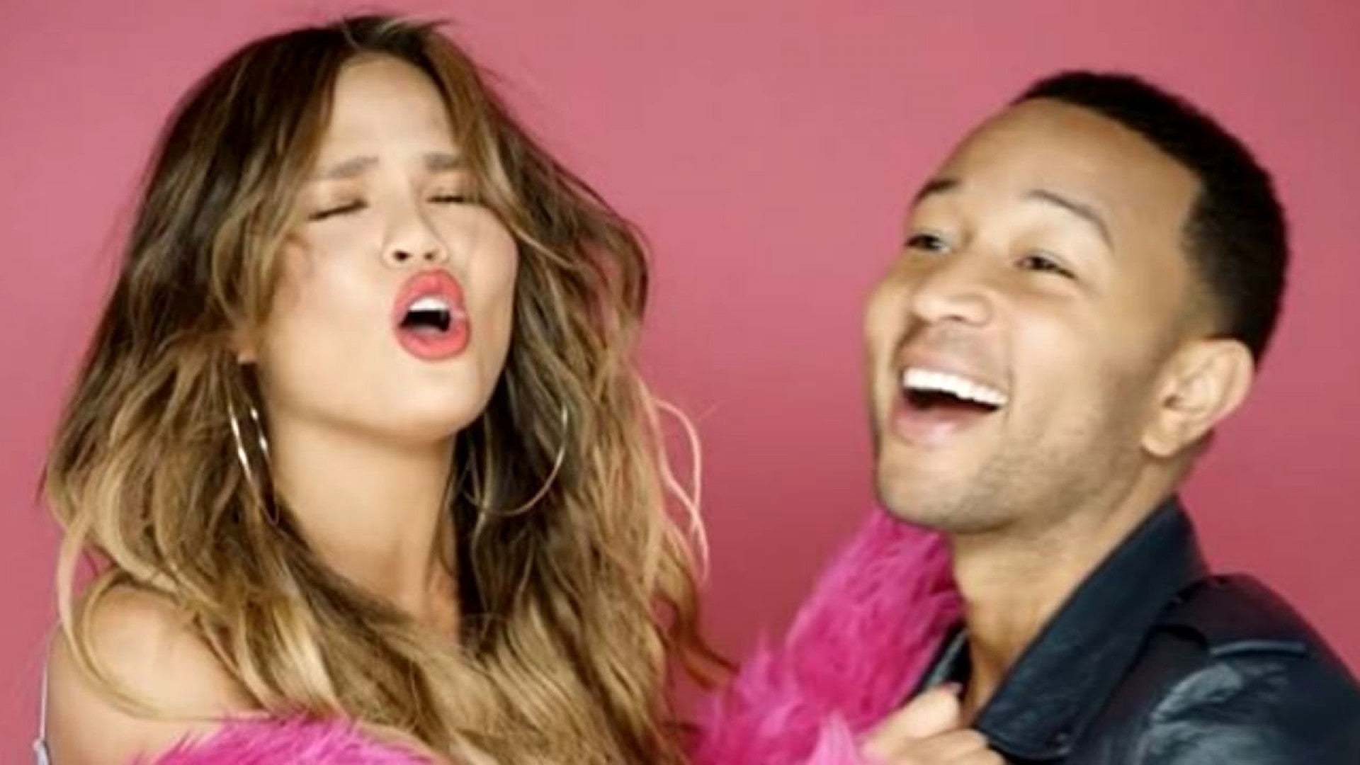 Chrissy Teigen And John Legend Lip Synching To Ordinary People Will Make Your Valentine S Day Complete Entertainment Tonight