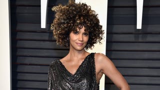 Halle Berry Strips Out of Oscars Gown to Go Skinny Dipping in Pool