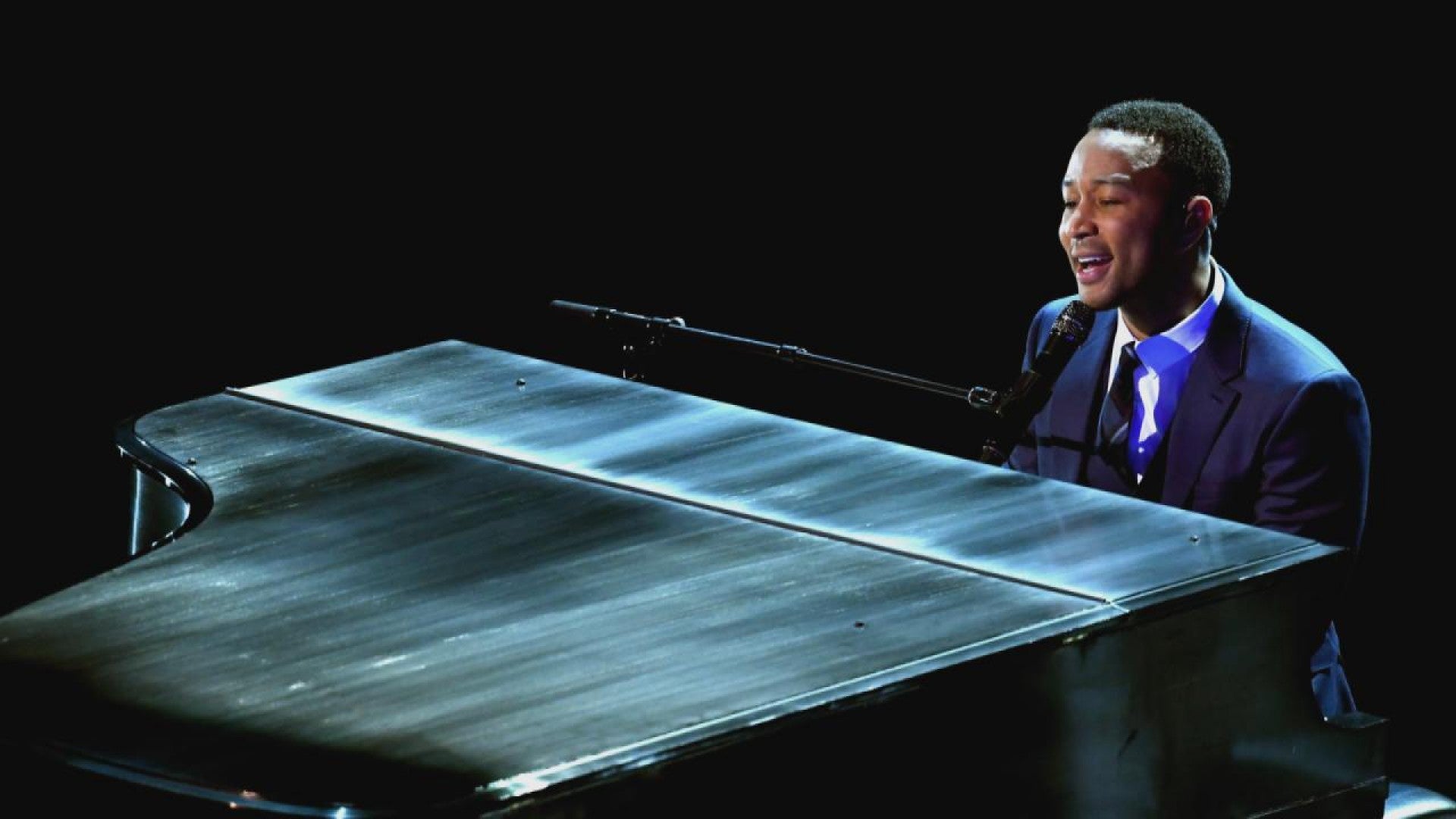 Watch John Legend S Captivating La La Land Oscars Performance
