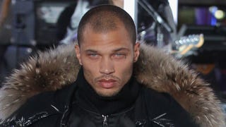 'Hot Mugshot Guy' Jeremy Meeks Makes Runway Debut During NYFW