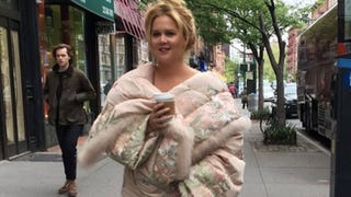Amy Schumer Teases What She's Wearing to the Oscars -- See the Pic!