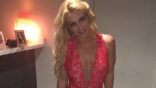 Watch Britney Spears Show Off Her Insanely Impressive Yoga Moves