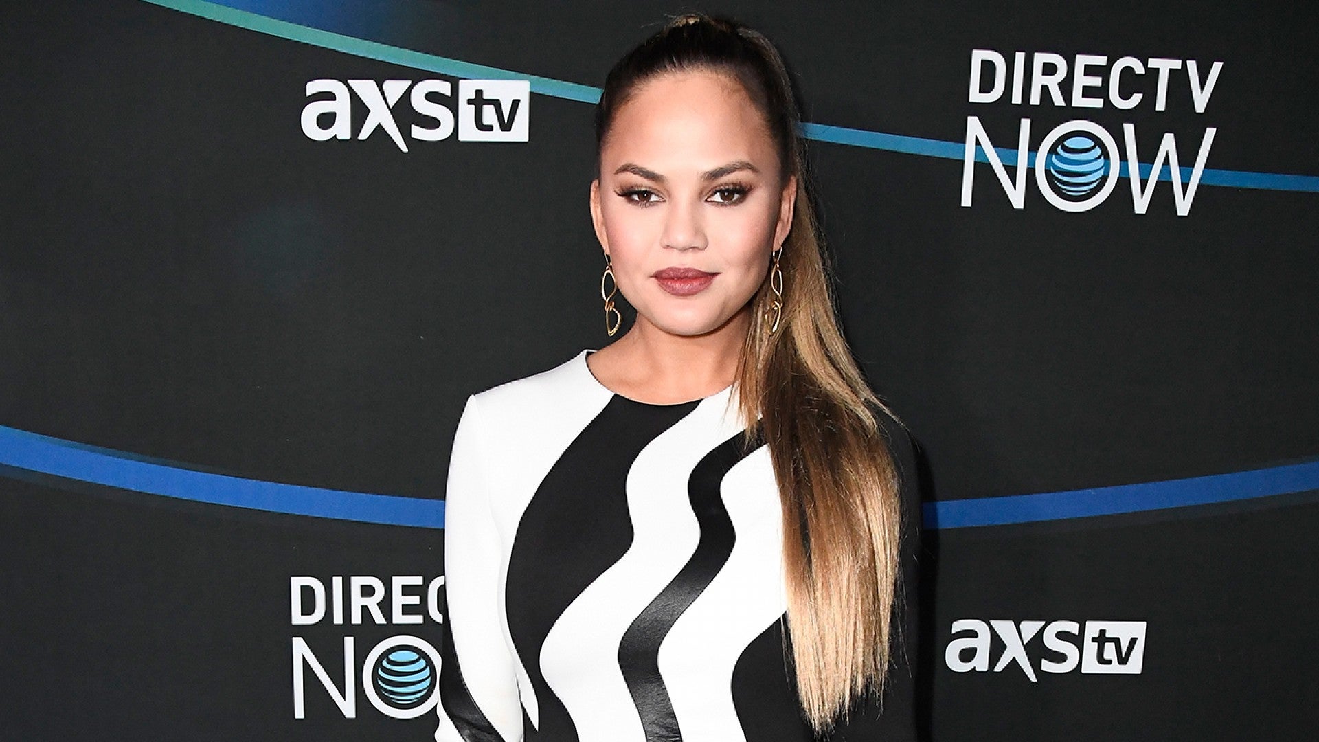 Chrissy Teigen Suffers Nsfw Wardrobe Malfunction At The Super Bowl Has The Perfect Response Entertainment Tonight