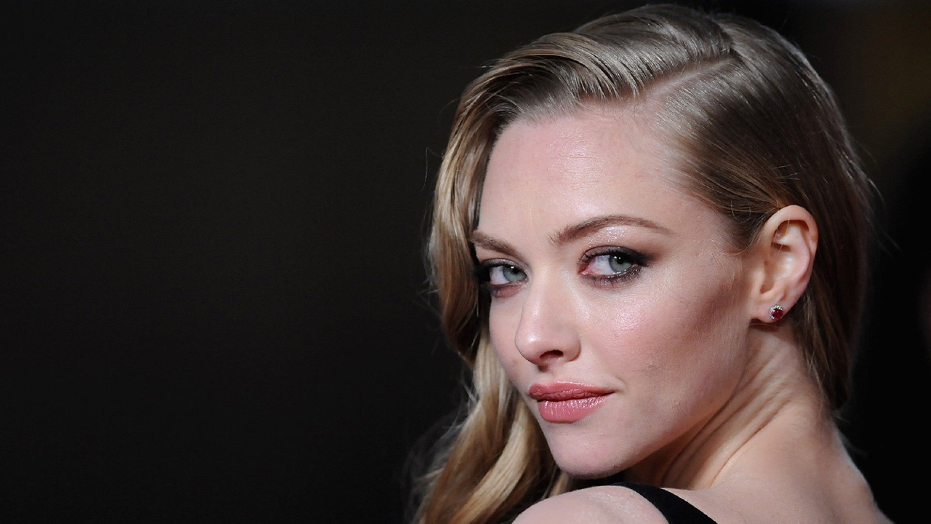 1920px x 1080px - Amanda Seyfried Demands Leaked Nude Photos Be Removed Online