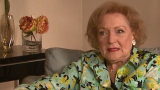 Betty White, 95, Jokes About the One Thing She Still Wants to Do: 'Robert Redford'