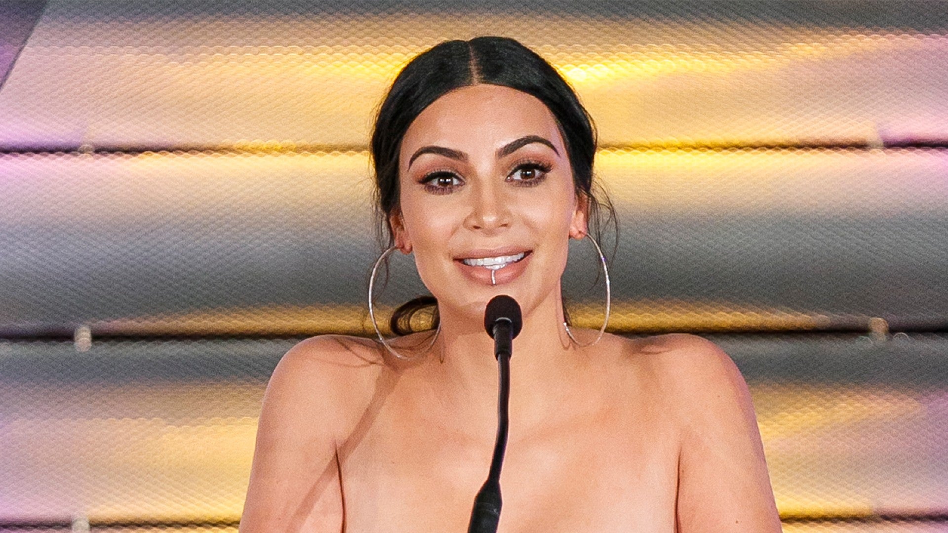 kraai Radioactief Voorkeursbehandeling Kim Kardashian Rocks Lip Ring, Looks Flawless in Skintight White Dress at  Impact Awards | Entertainment Tonight