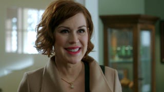 EXCLUSIVE: Molly Ringwald Makes First Appearance as Archie's Mom in Ultimate 'Riverdale' Trailer